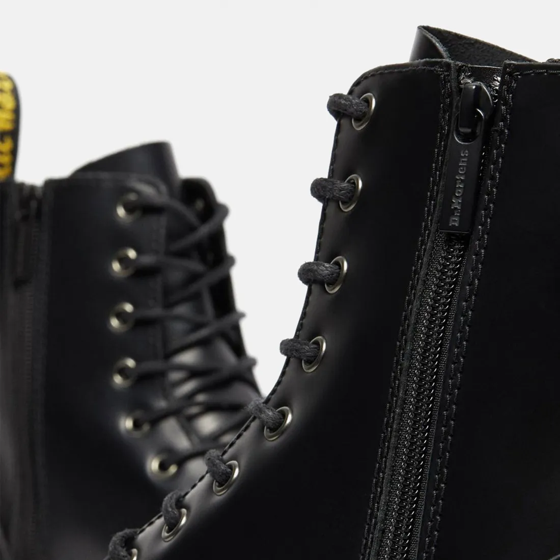 Anfibio platform Dr. Martens Jadon nero in pelle smooth