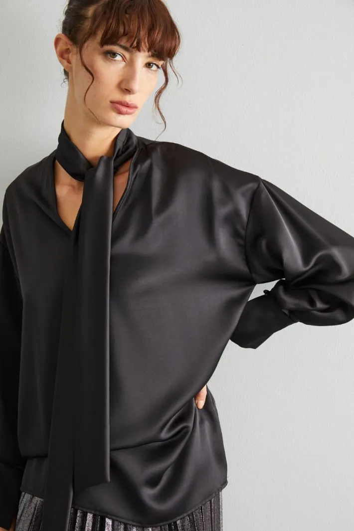 Blusa ampia in raso