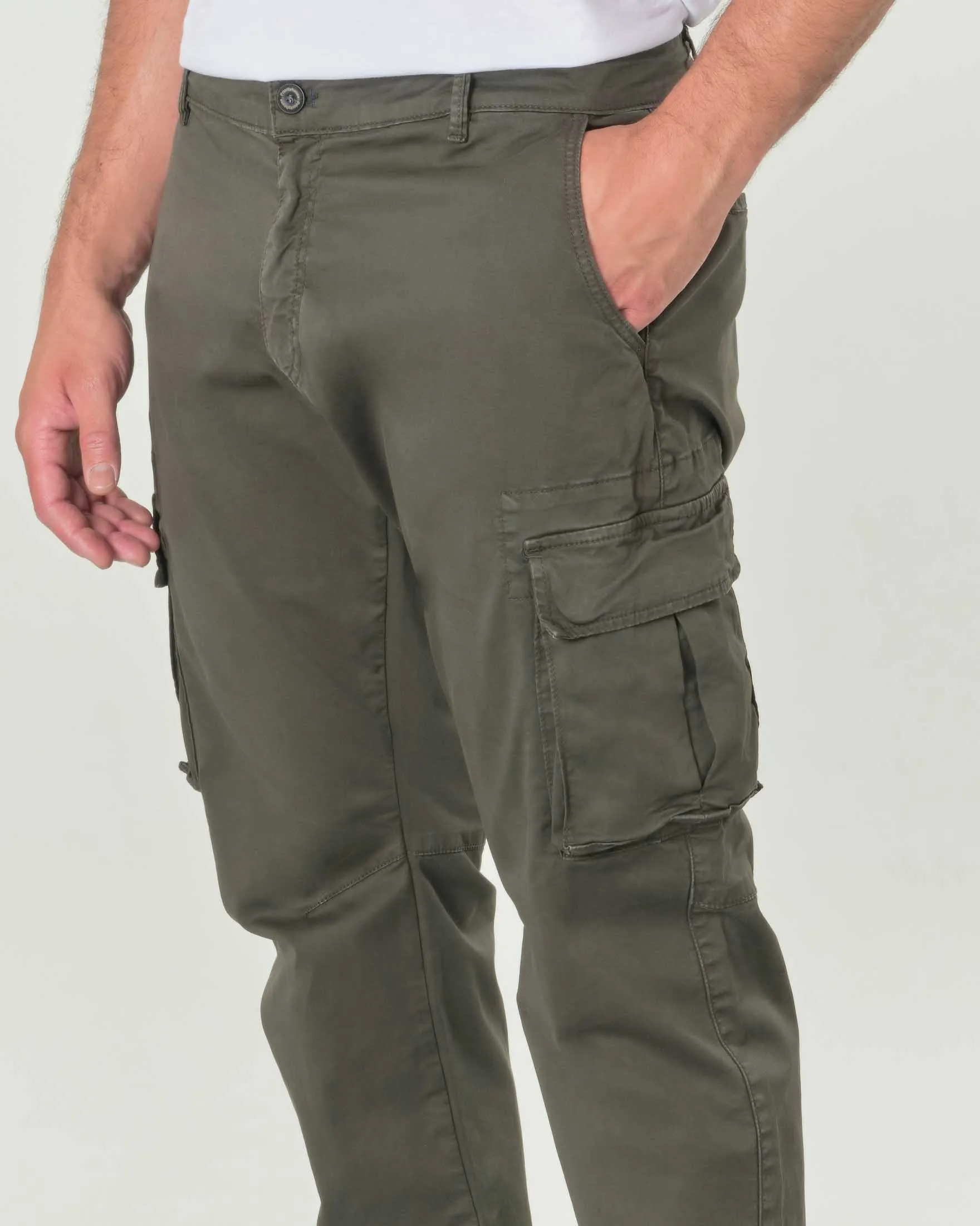 Pantalone cargo verde militare in gabardina di cotone stretch