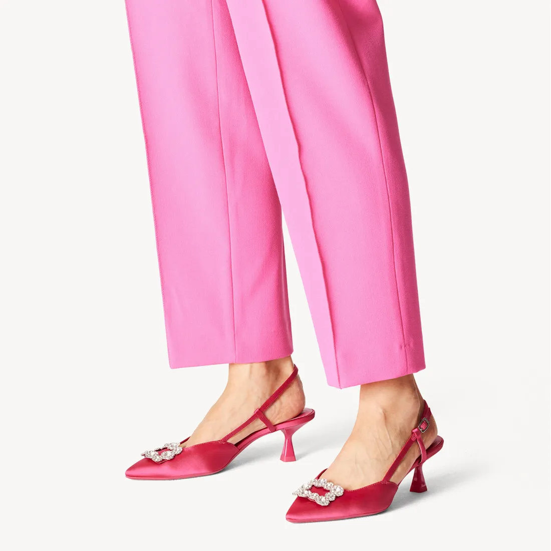 Slingback Tamaris in raso fucsia con accessorio di strass