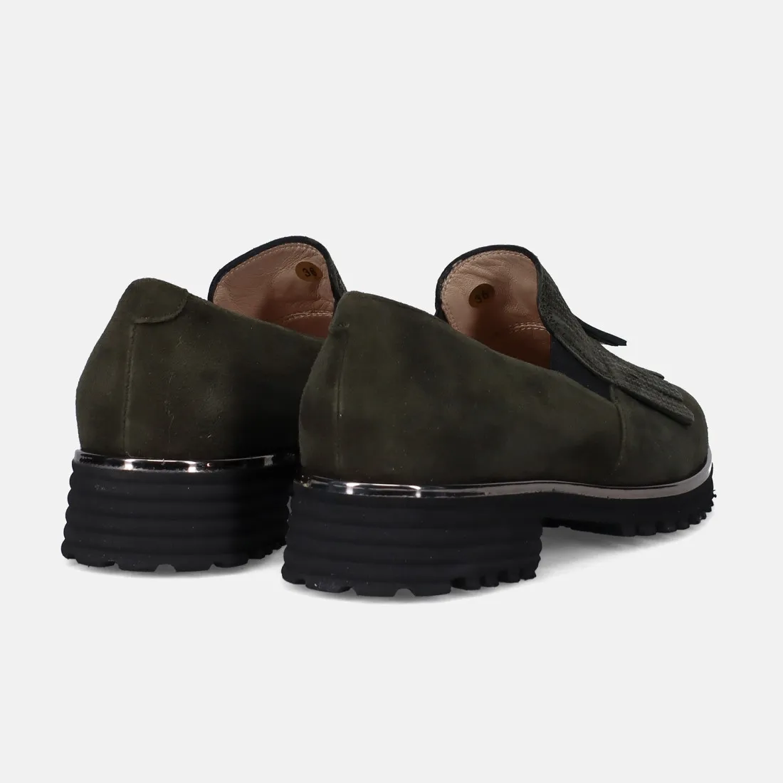 Slip on da donna Sangiorgio in suede verde con frangia e nappine